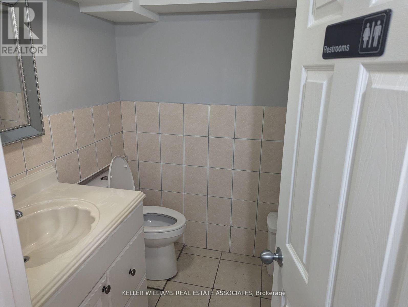 233 Lakeshore Road E, Mississauga (Port Credit), Ontario  L5G 1G8 - Photo 8 - W12130695