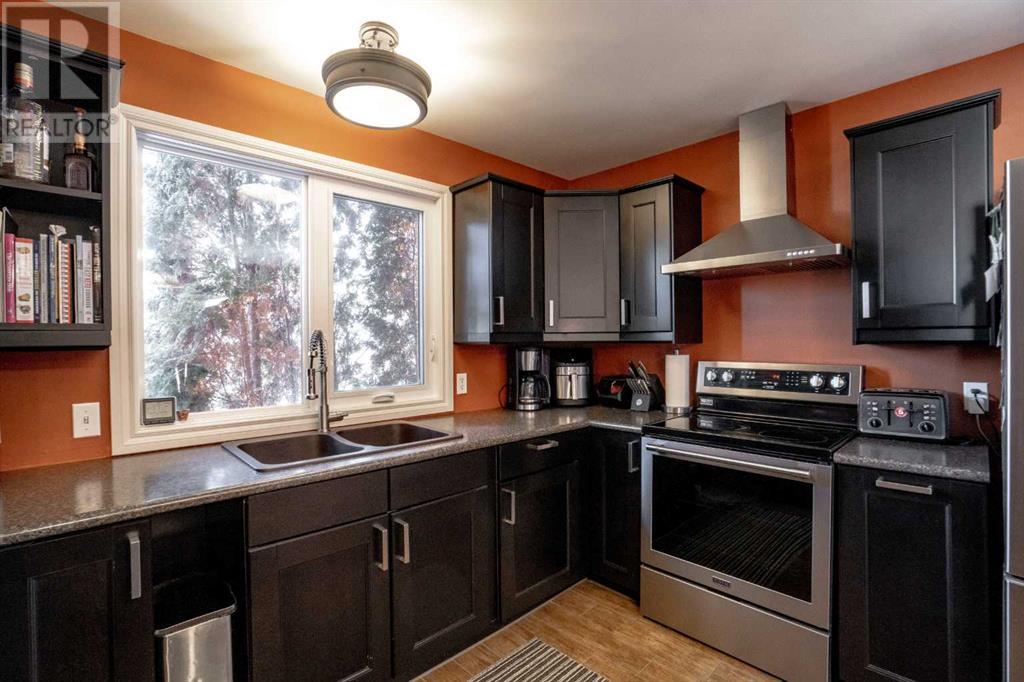 Property at 9713 75 Avenue image 5