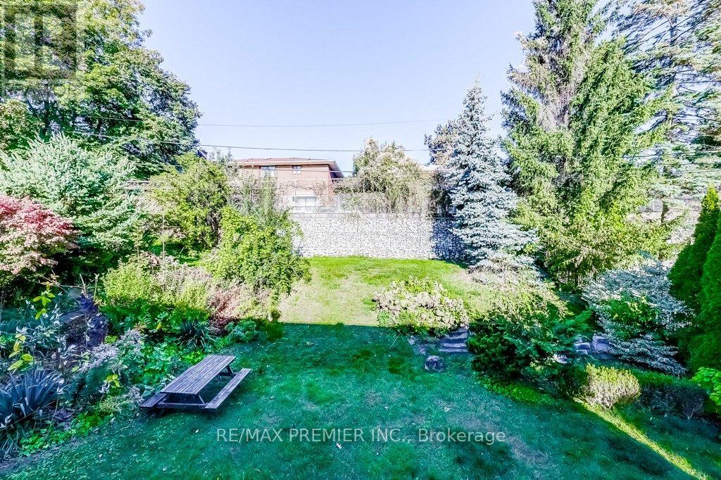 16 Woodvalley Drive, Toronto, Ontario  M9A 4H1 - Photo 49 - W12130443
