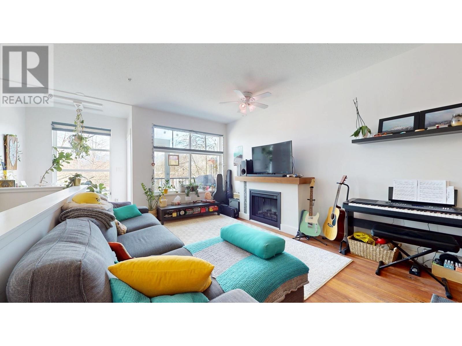 Property at 1308 MAIN STREET image 2