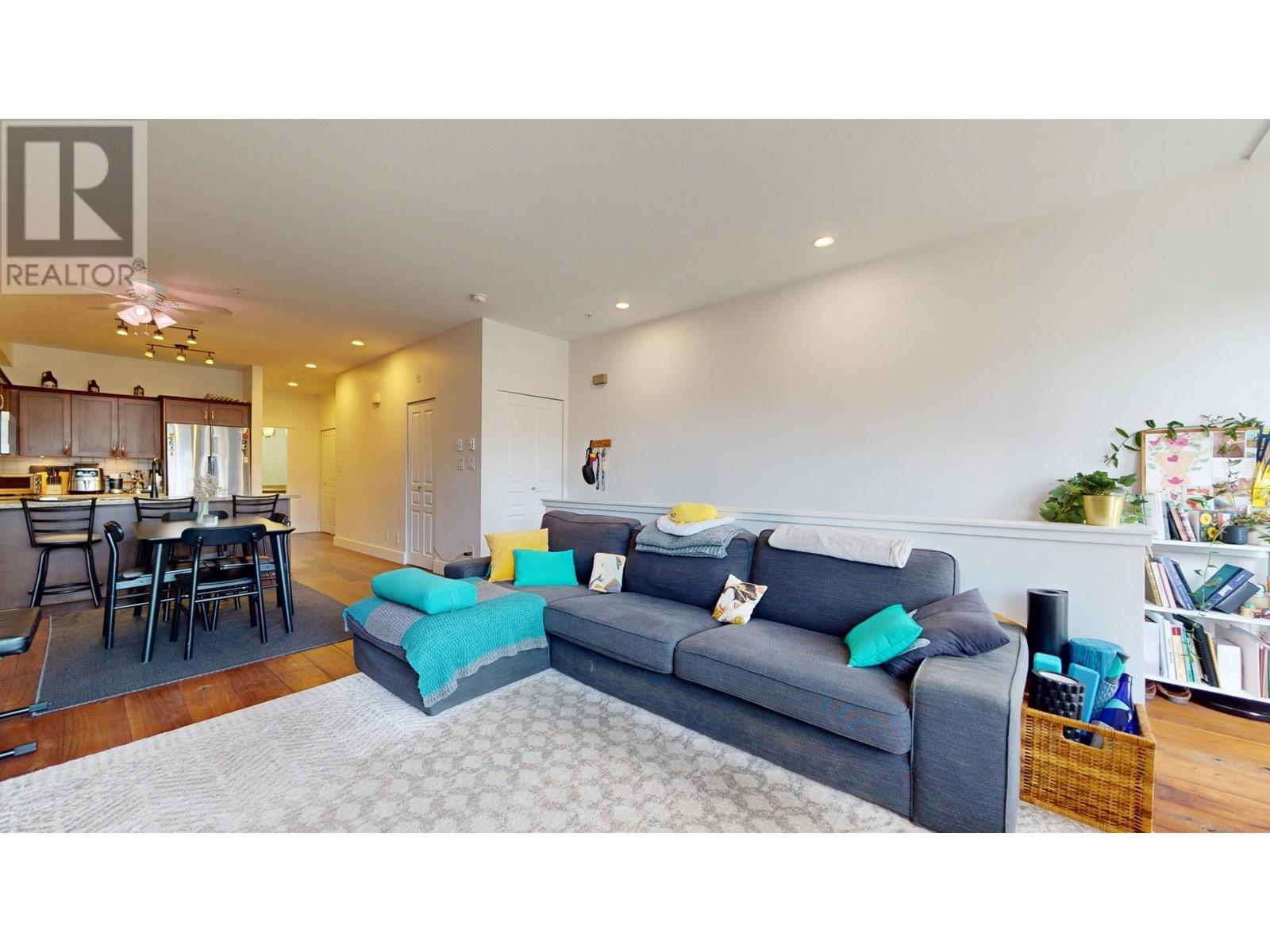 Property at 1308 MAIN STREET image 4