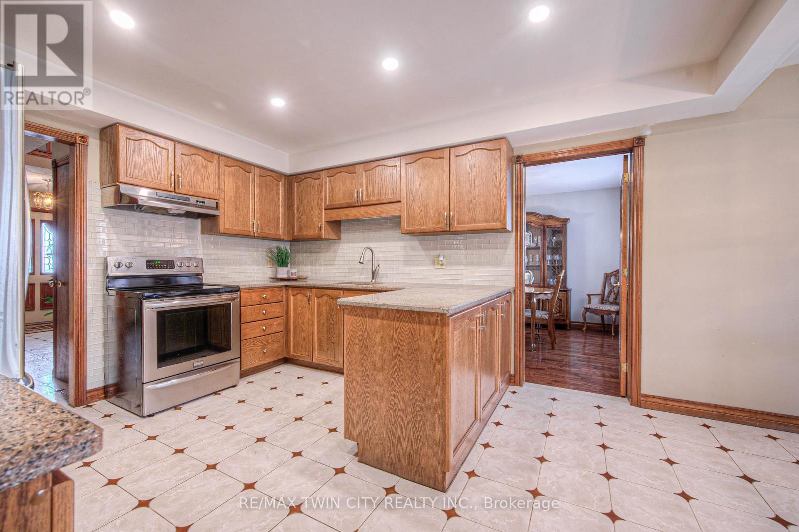 102 Wallace Drive, Cambridge, Ontario  N1T 1K8 - Photo 16 - X12130517