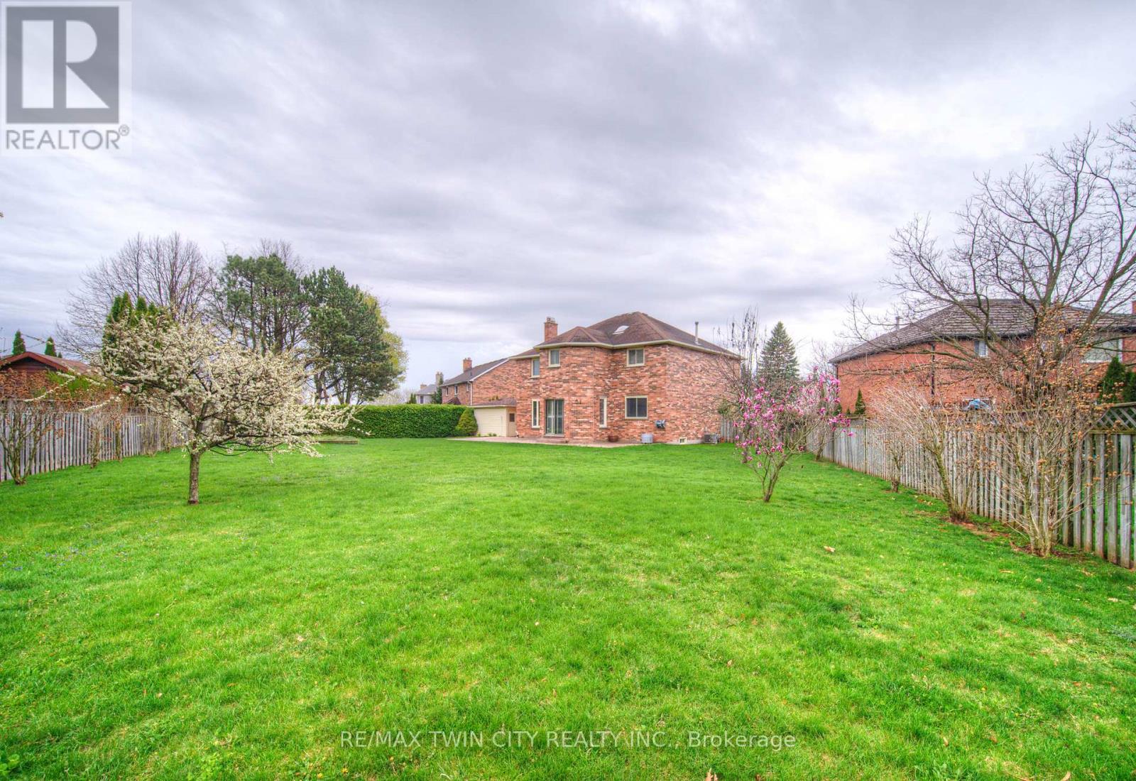 102 Wallace Drive, Cambridge, Ontario  N1T 1K8 - Photo 42 - X12130517