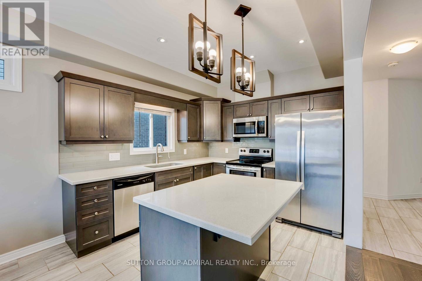 10 Bergenstein Crescent, Pelham (Fonthill), Ontario  L0S 1E6 - Photo 8 - X12130542