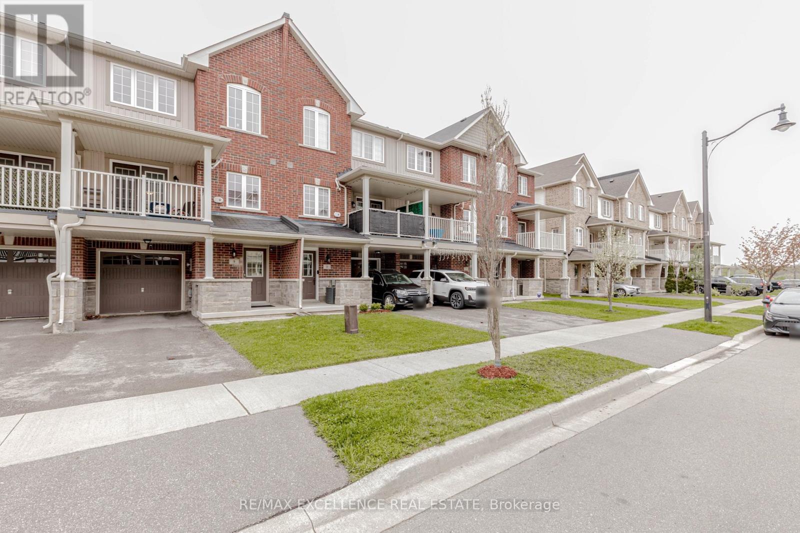 9 Hiscott Drive, Hamilton, Ontario  L8B 0A2 - Photo 2 - X12130543