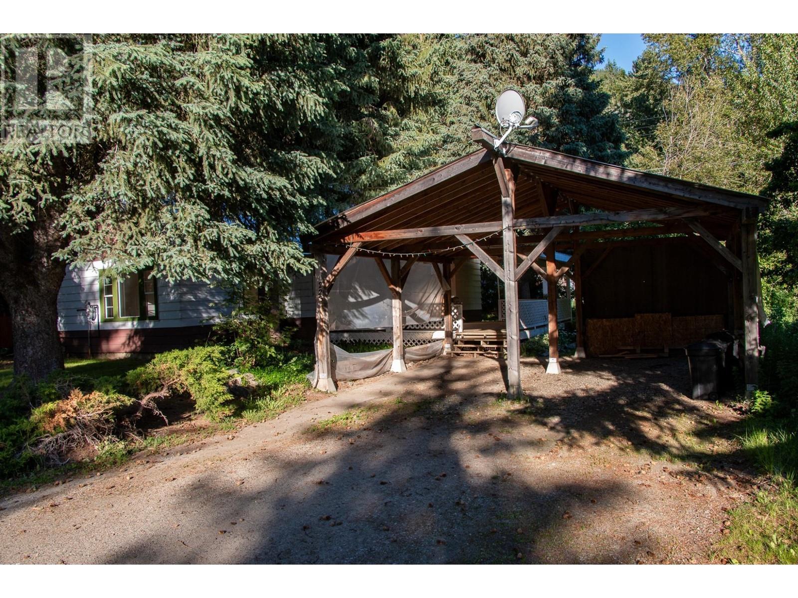 223 RIVERSIDE Avenue, Salmo, BC V0G1Z0