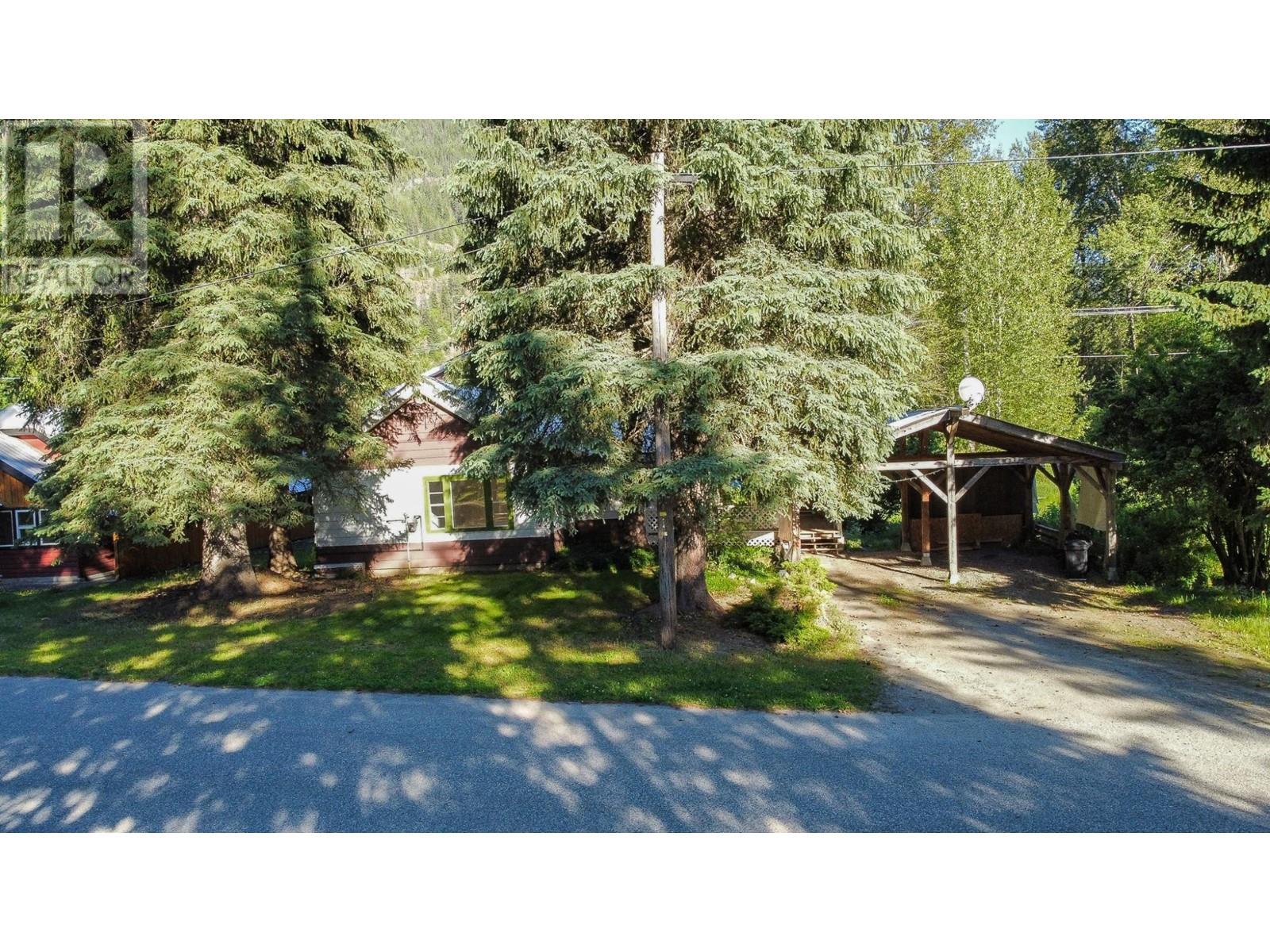 223 RIVERSIDE Avenue, Salmo, BC V0G1Z0