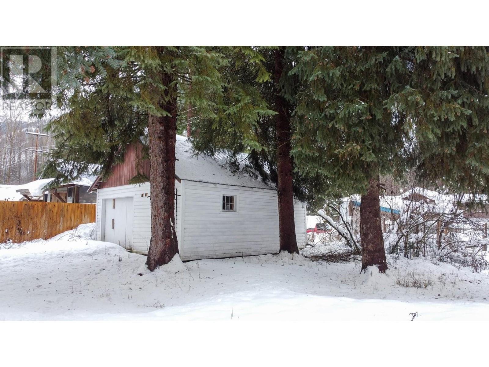 223 RIVERSIDE Avenue, Salmo, BC V0G1Z0
