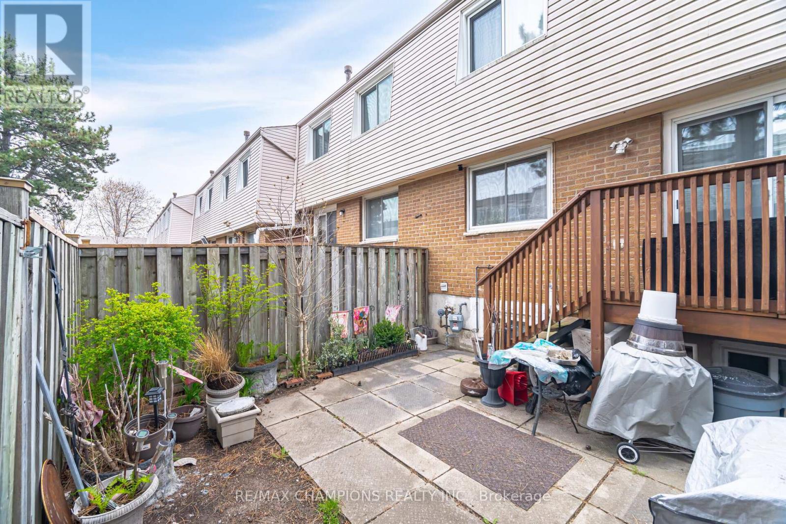 3525 Brandon Gate Drive, Mississauga, Ontario  L4T 3M3 - Photo 8 - W12129014