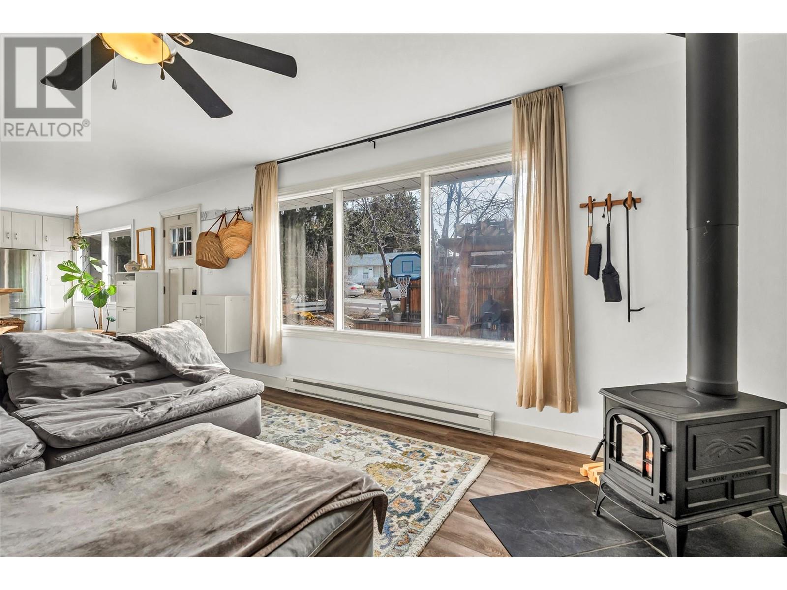 Property at 745 RITCHIE Avenue image 5