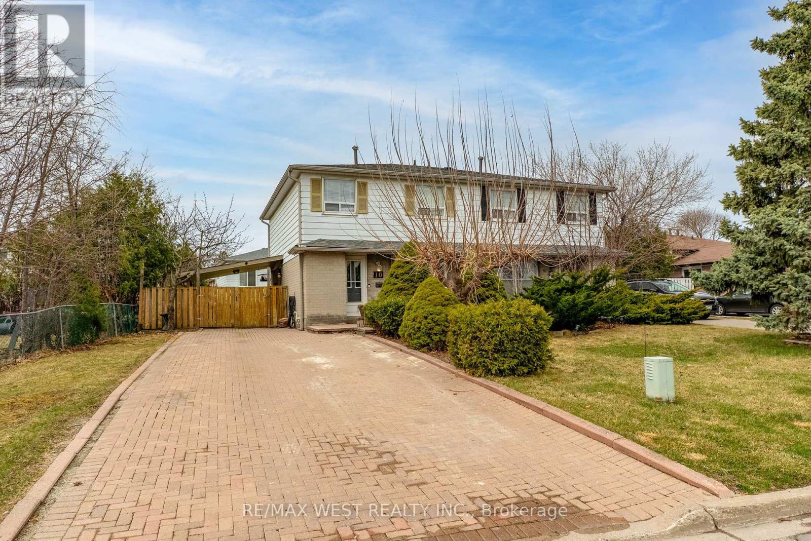 10 GREENWOOD CRESCENT, Brampton, Ontario