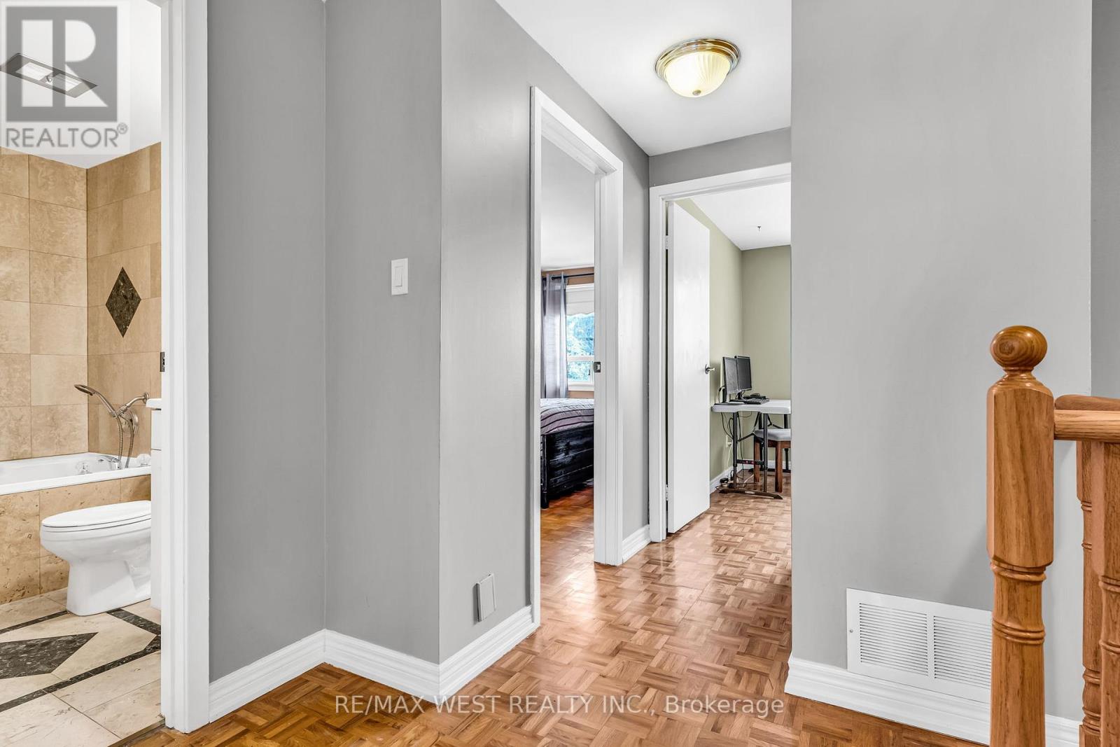 10 Greenwood Crescent, Brampton, Ontario  L6S 1T3 - Photo 35 - W12085739