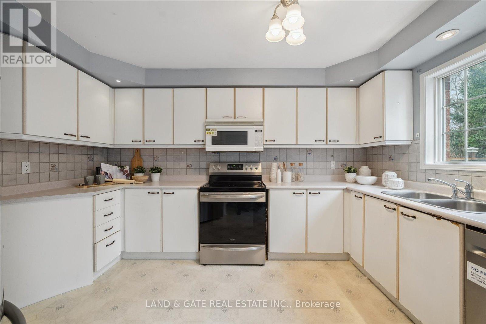 144 Smales Drive, Ajax, Ontario  L1Z 1G9 - Photo 11 - E12130999