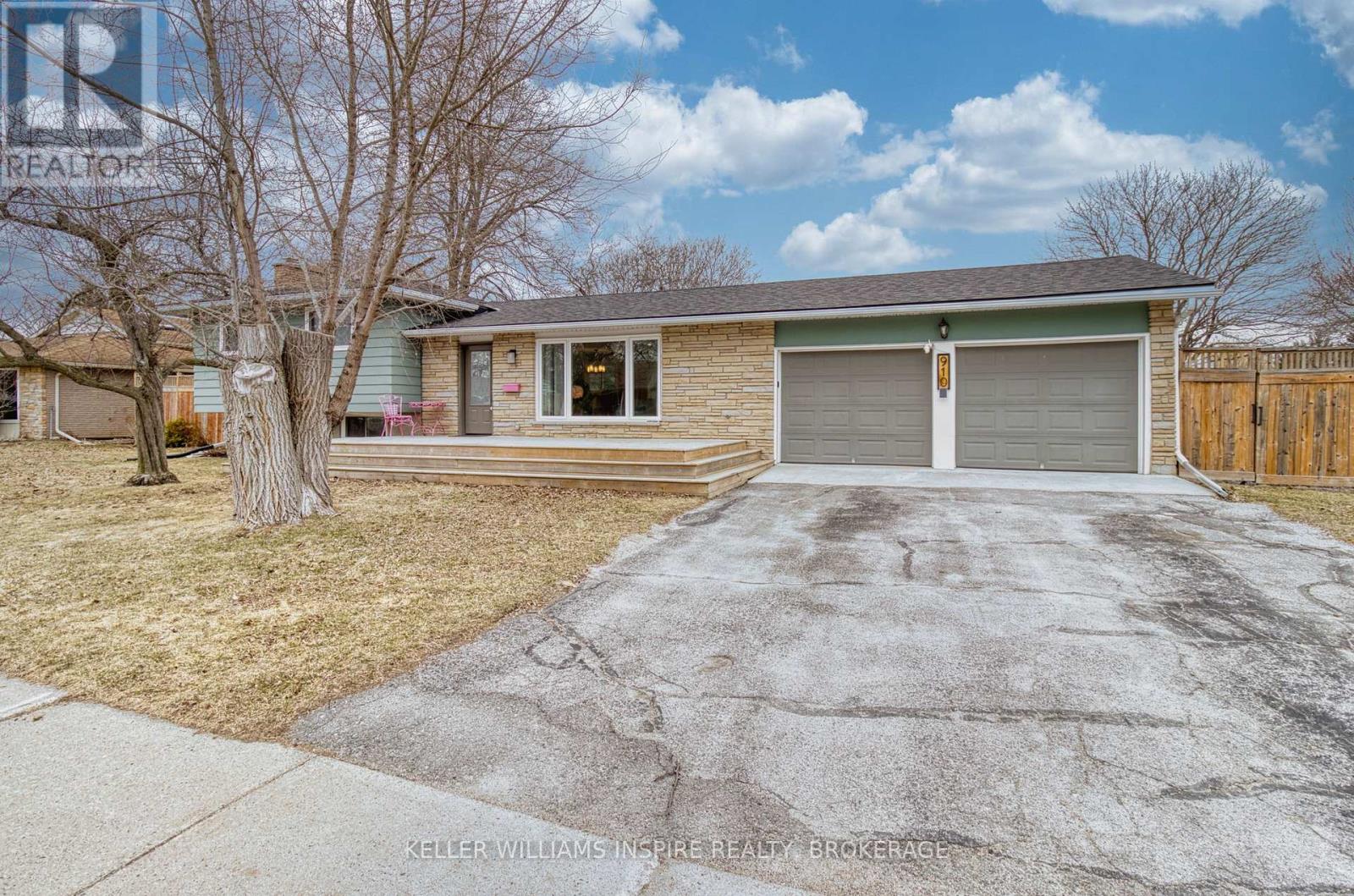 Property at 910 AUDEN PARK DRIVE E image 1