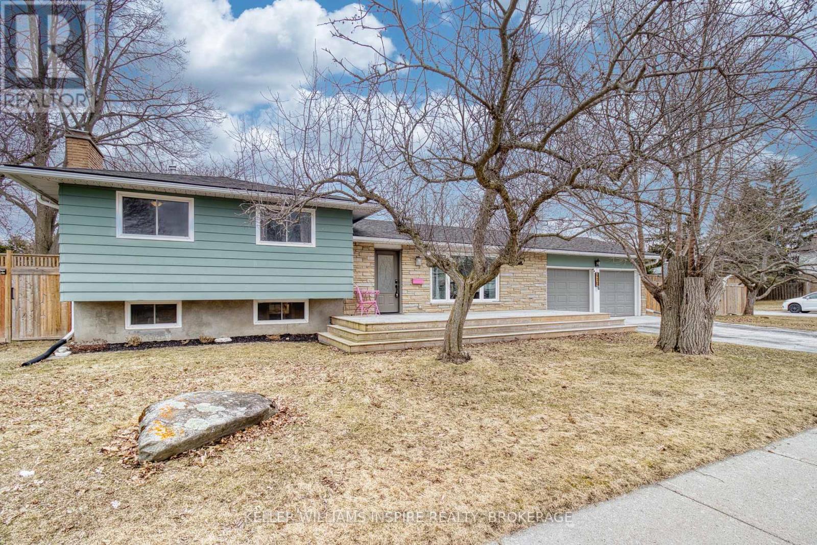 Property at 910 AUDEN PARK DRIVE E image 2