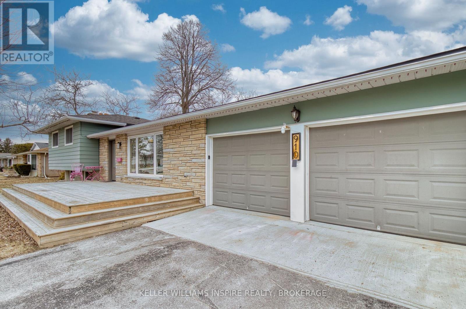 Property at 910 AUDEN PARK DRIVE E image 3