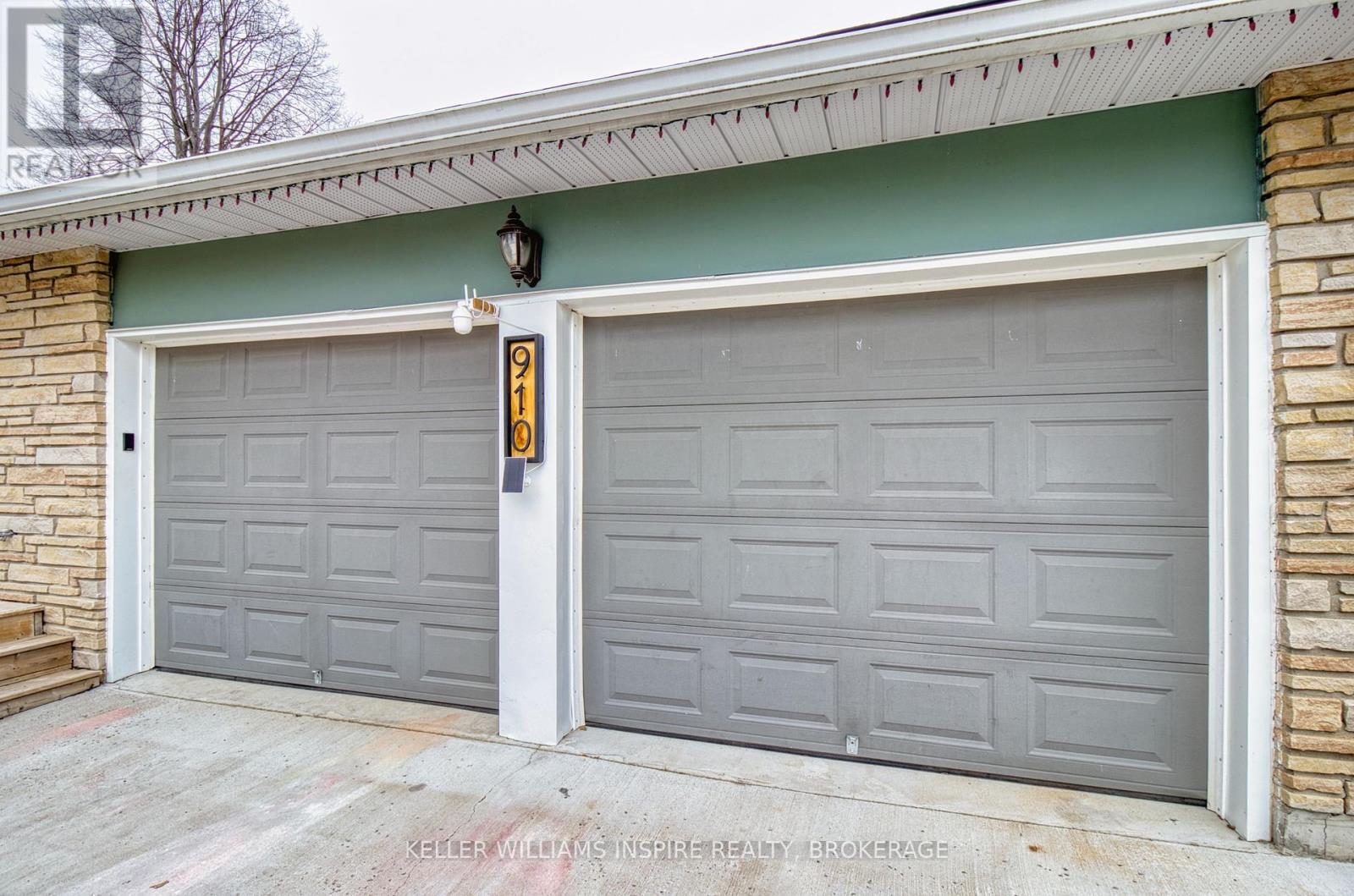 Property at 910 AUDEN PARK DRIVE E image 4
