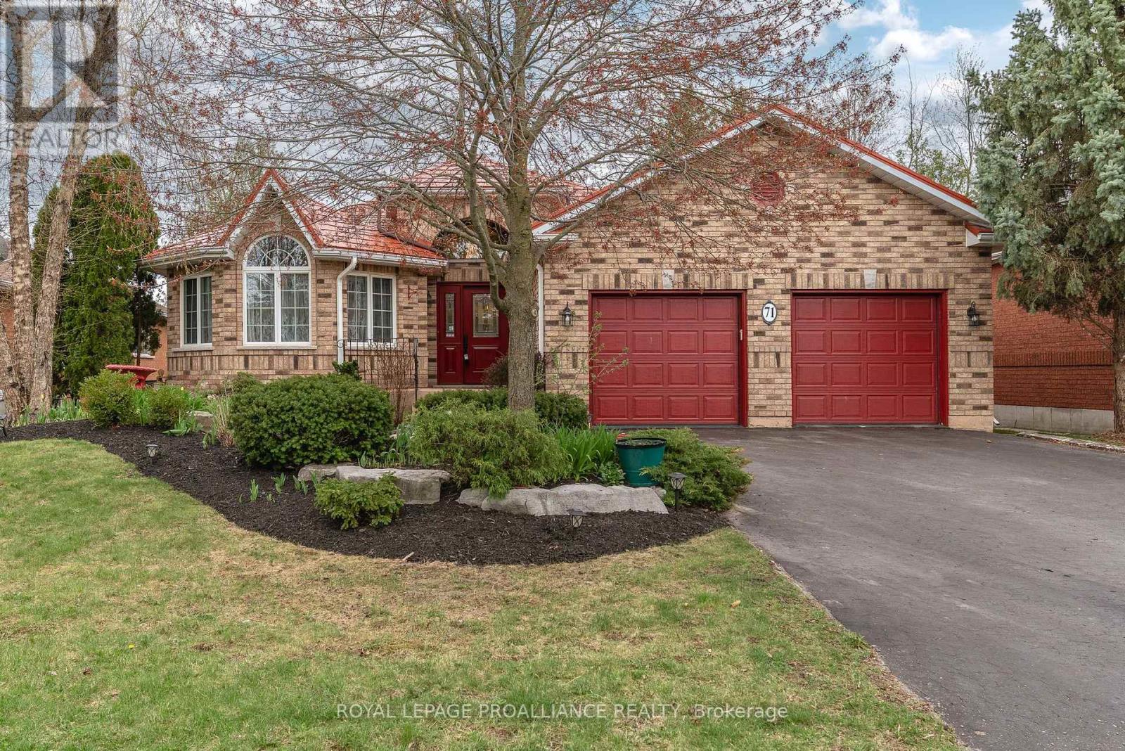 Property at 71 OAK RIDGE BOULEVARD image 1
