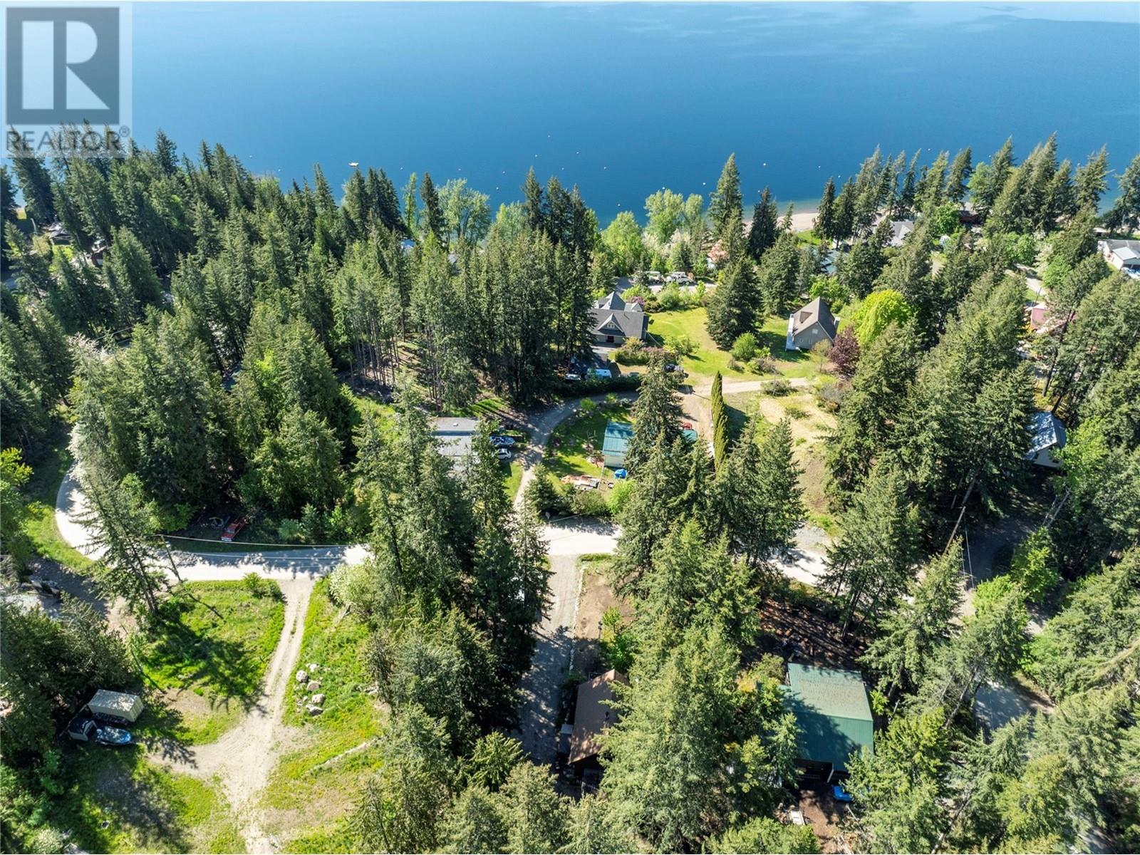 2572 Airstrip Road, Anglemont, British Columbia  V0E 1M8 - Photo 37 - 10333624