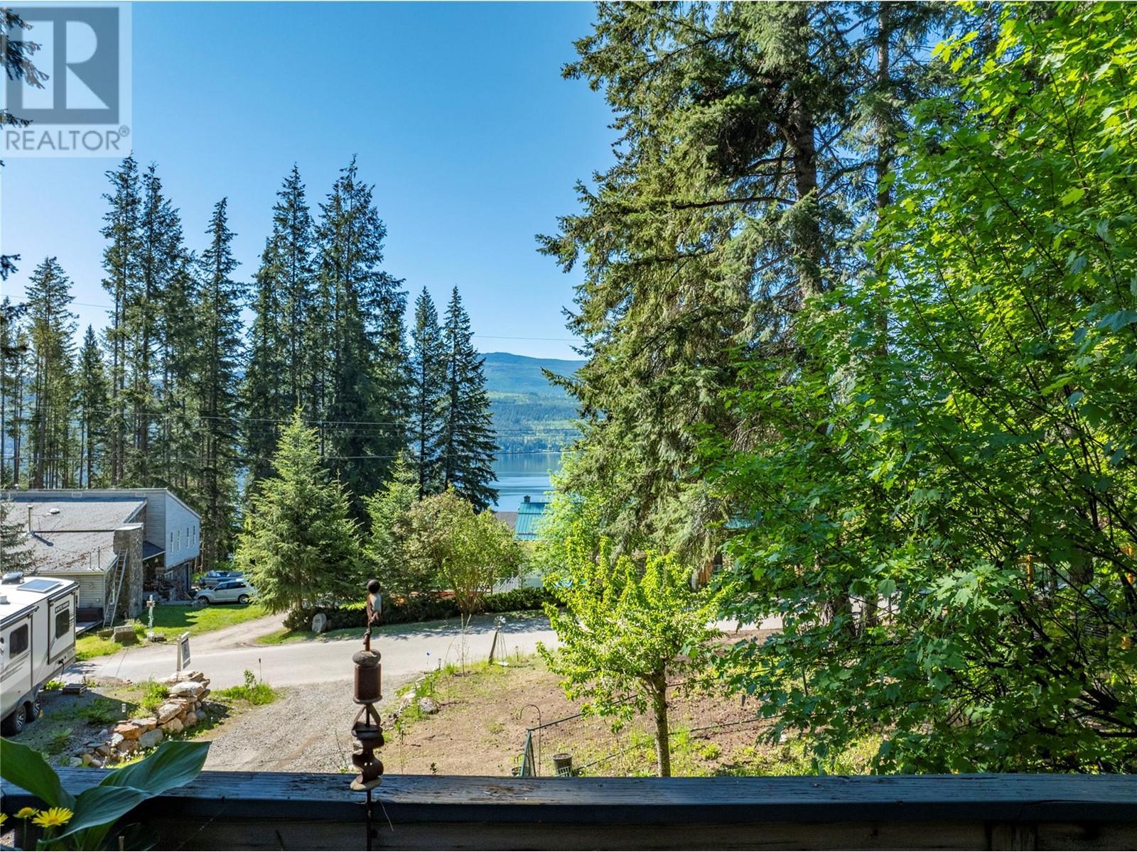 2572 Airstrip Road, Anglemont, British Columbia  V0E 1M8 - Photo 5 - 10333624