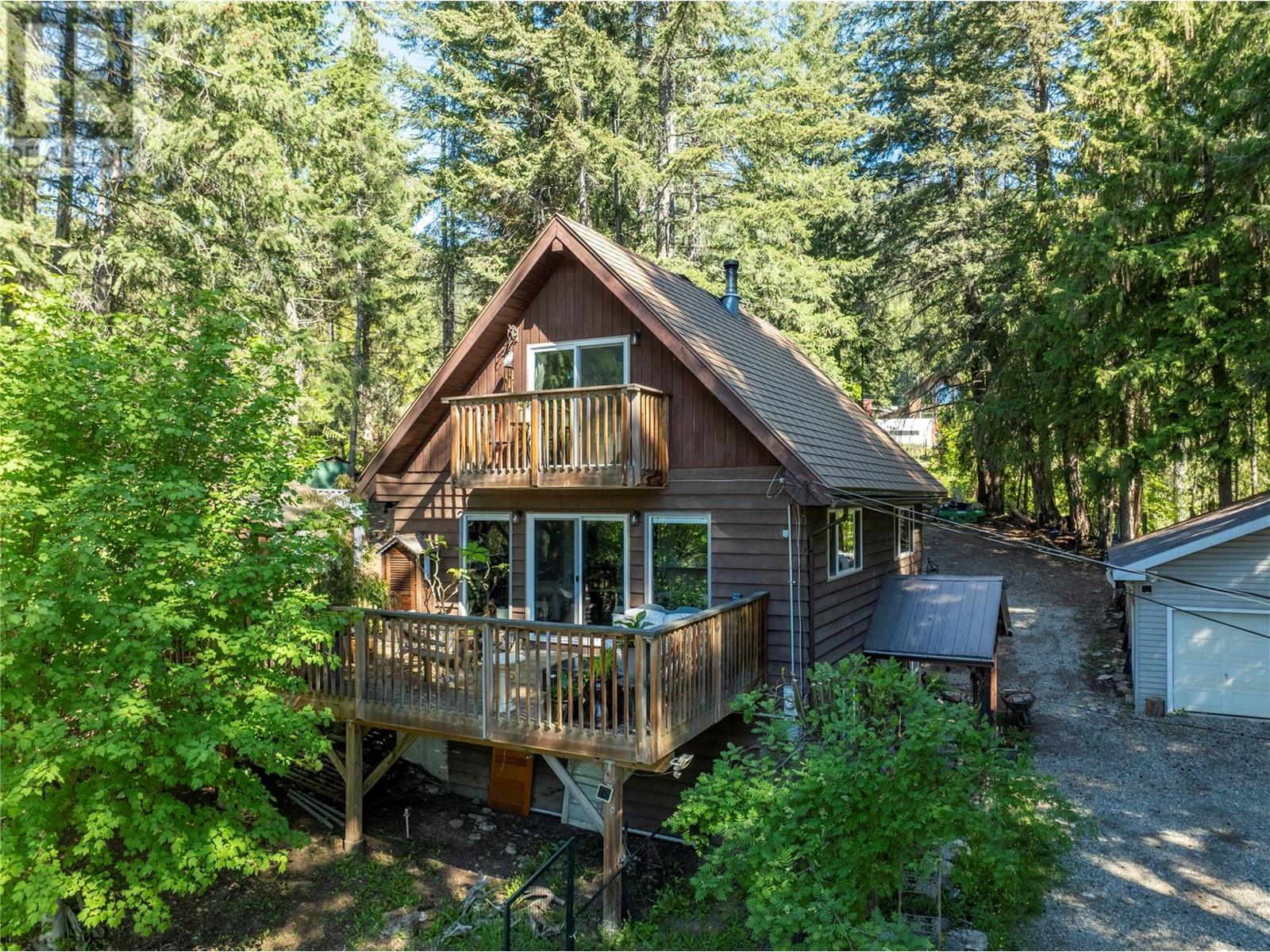 2572 Airstrip Road, Anglemont, British Columbia  V0E 1M8 - Photo 1 - 10333624