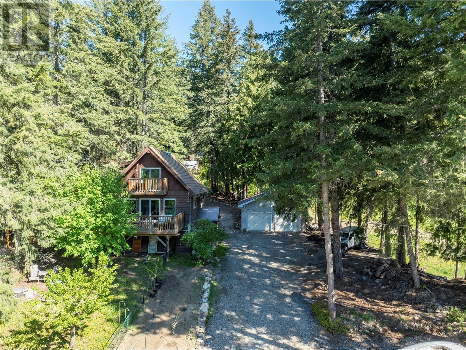 2572 Airstrip Road, Anglemont, British Columbia  V0E 1M8 - Photo 42 - 10333624