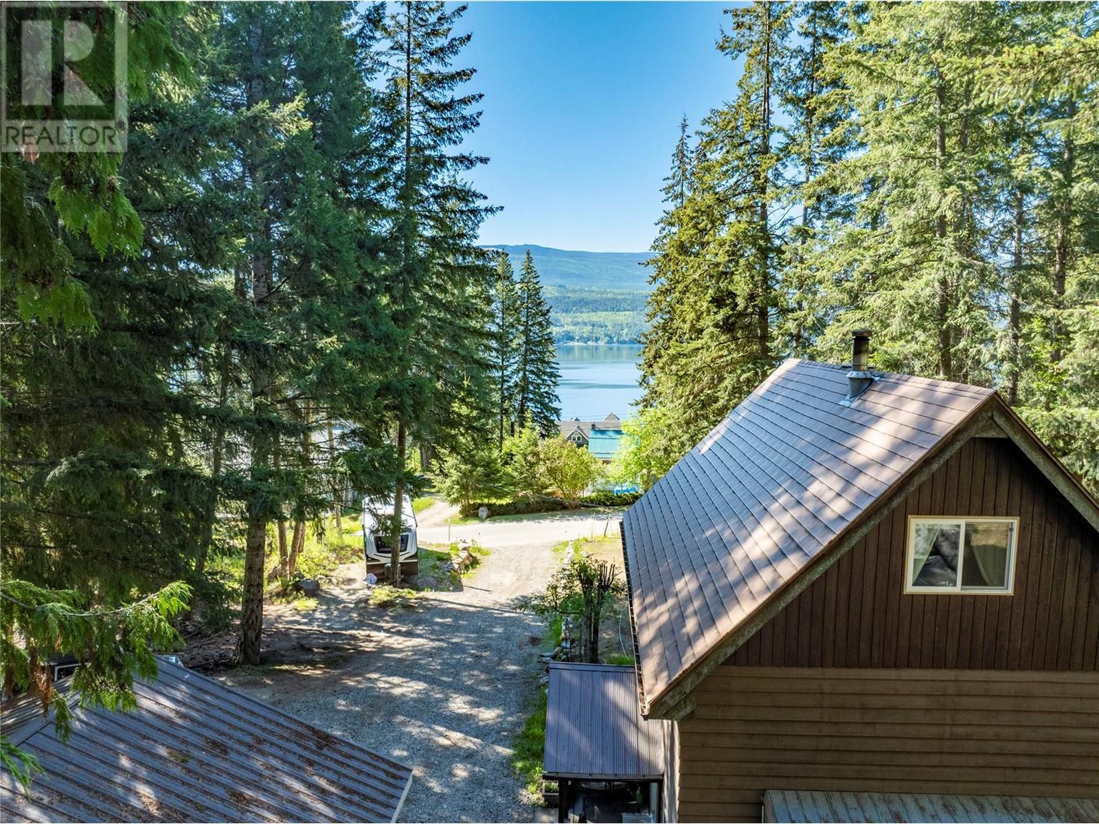 2572 Airstrip Road, Anglemont, British Columbia  V0E 1M8 - Photo 35 - 10333624