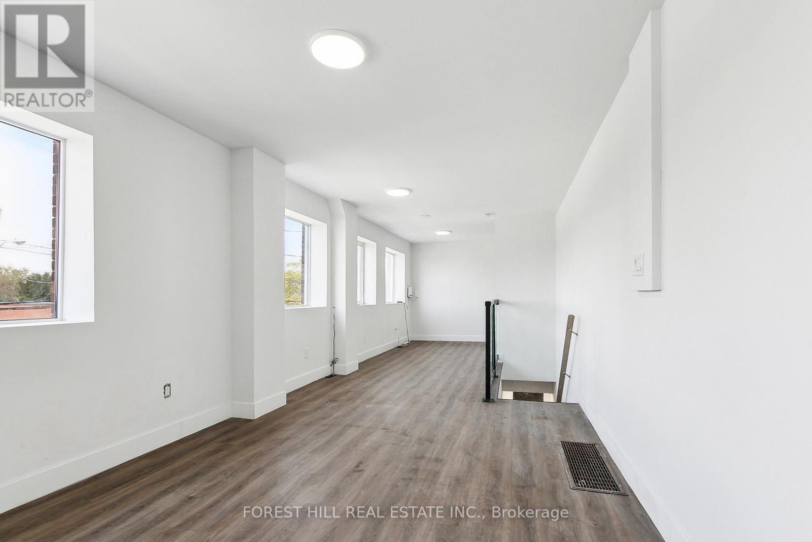 #upper - 127 Raleigh Avenue, Toronto (Clairlea-Birchmount), Ontario  M1K 1A1 - Photo 8 - E12104723