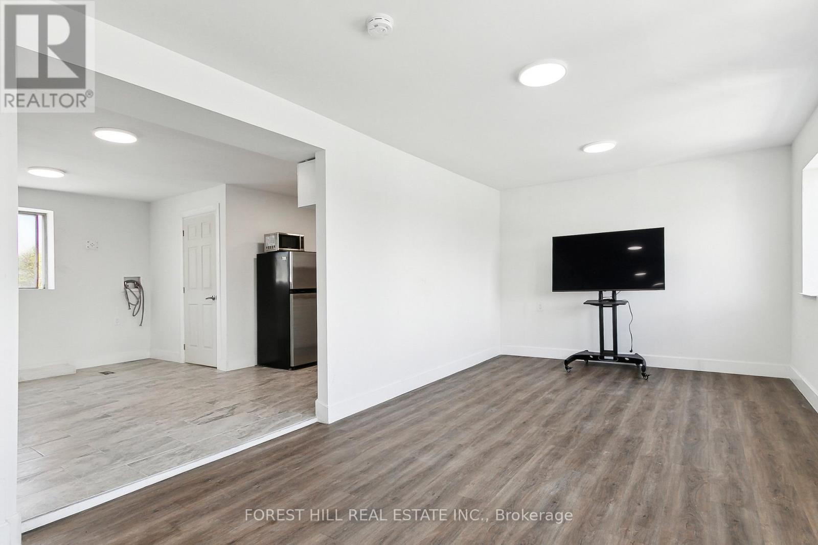 #upper - 127 Raleigh Avenue, Toronto (Clairlea-Birchmount), Ontario  M1K 1A1 - Photo 5 - E12104723