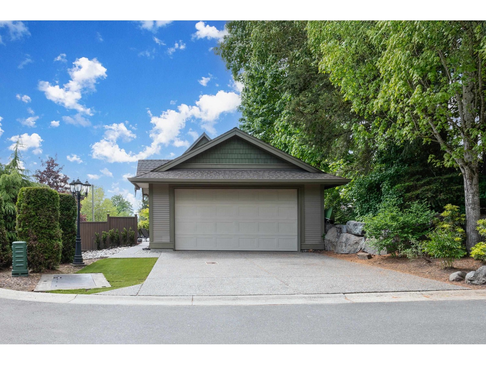 Property at 1 3008 ASH STREET image 3