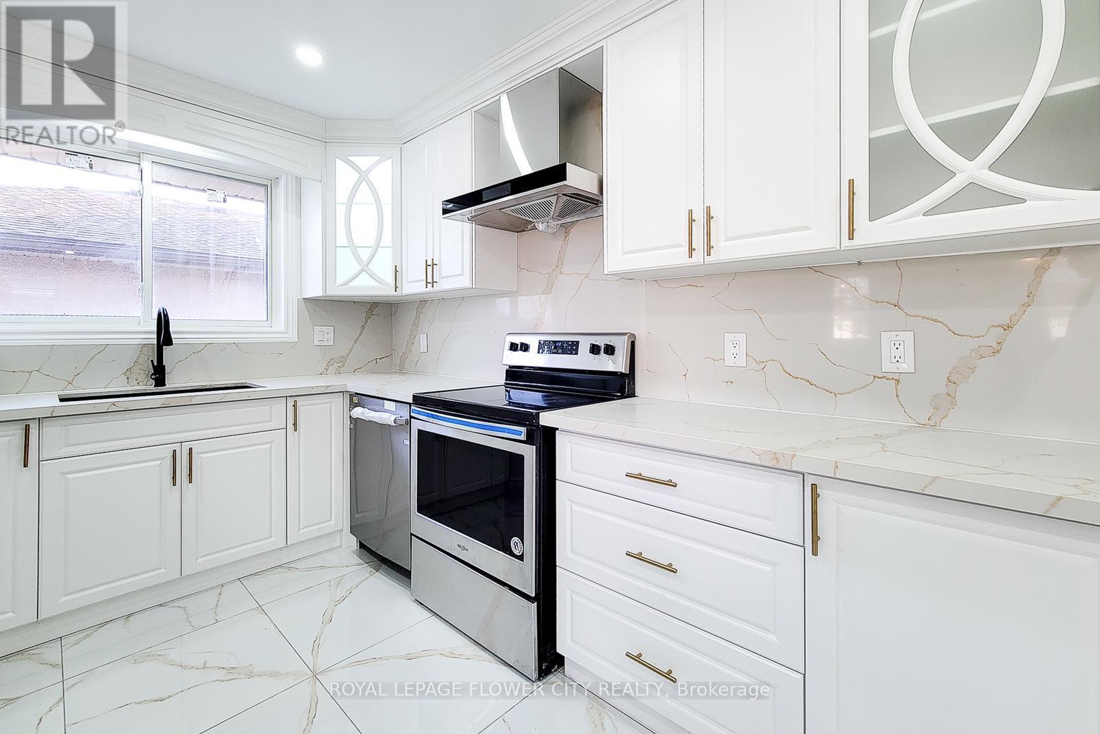 56 Moxley Drive, Hamilton, Ontario  L8T 3Y7 - Photo 6 - X12102687