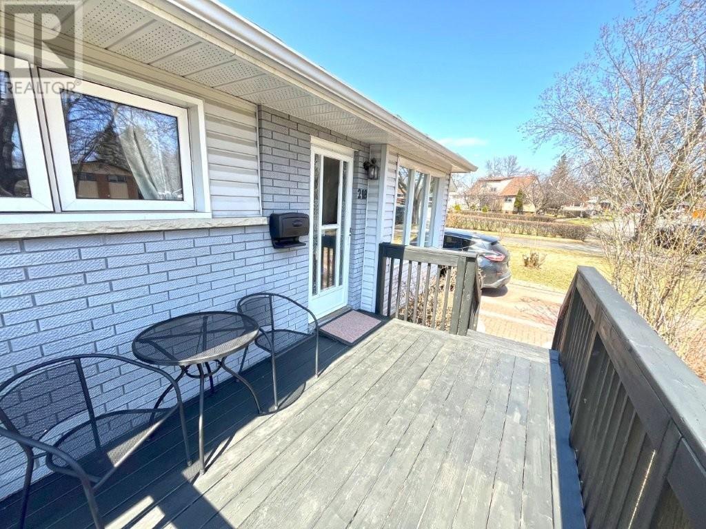218 Maple Ave, Thunder Bay, Ontario  P7B 4V5 - Photo 5 - TB251042