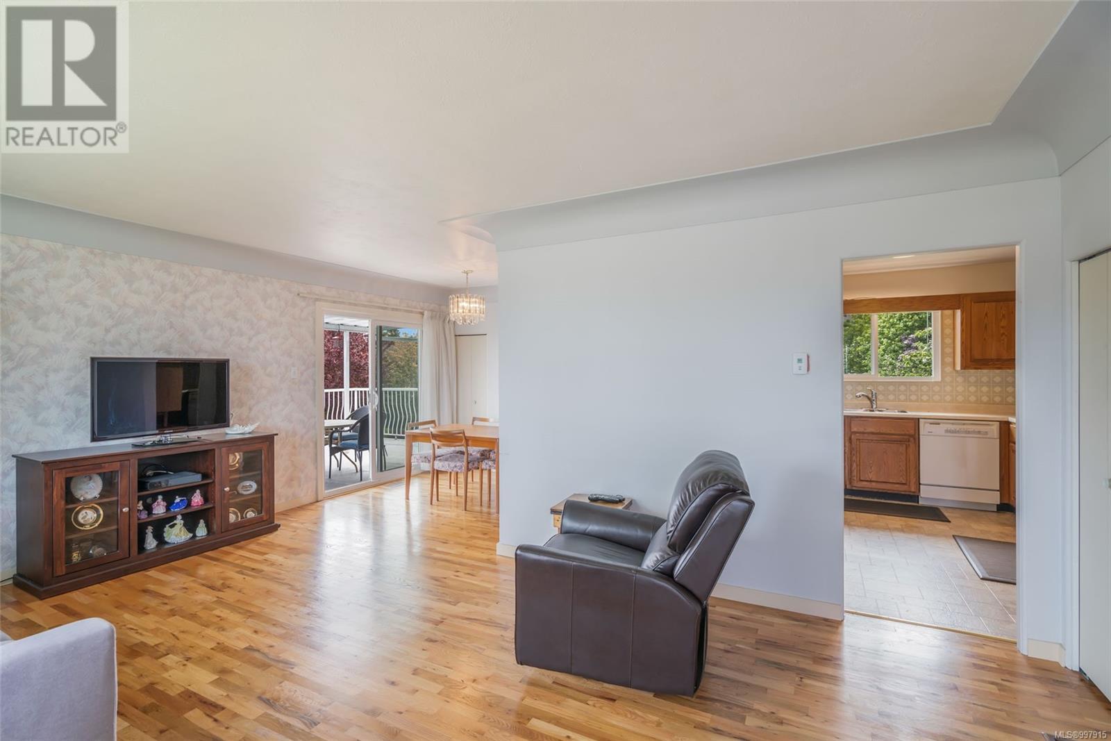 Property at 631 Hawkins St image 3