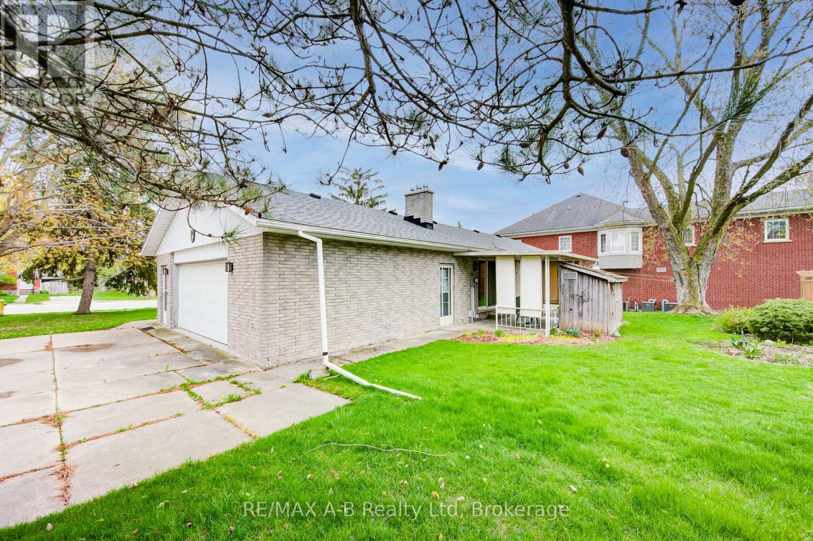 Property at 99 WOODSTOCK STREET N image 4