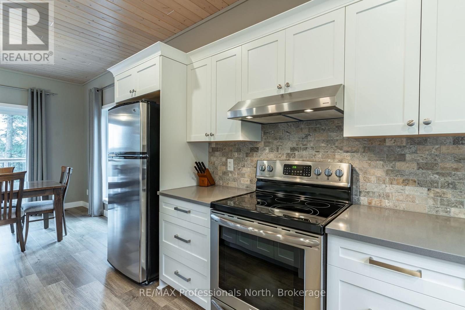 5997 Kennisis Lake Road, Dysart Et Al, Ontario  K0M 1S0 - Photo 11 - X12130981