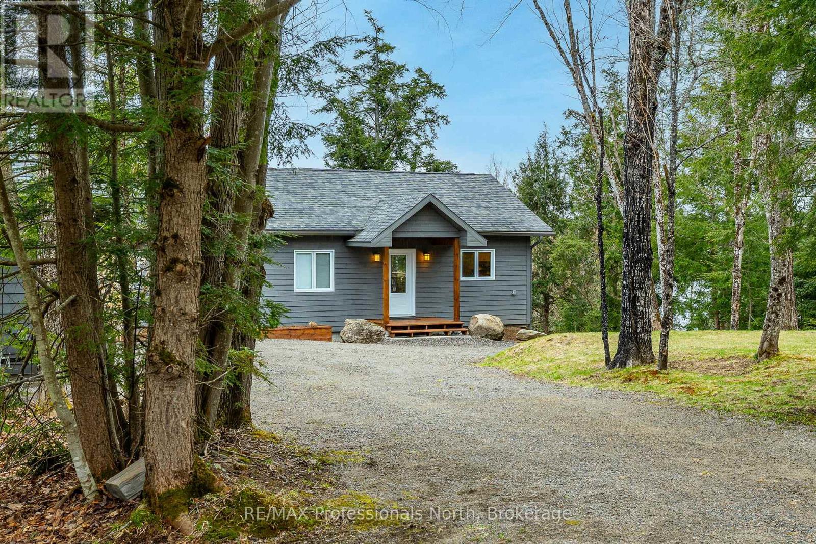 5997 Kennisis Lake Road, Dysart Et Al, Ontario  K0M 1S0 - Photo 2 - X12130981