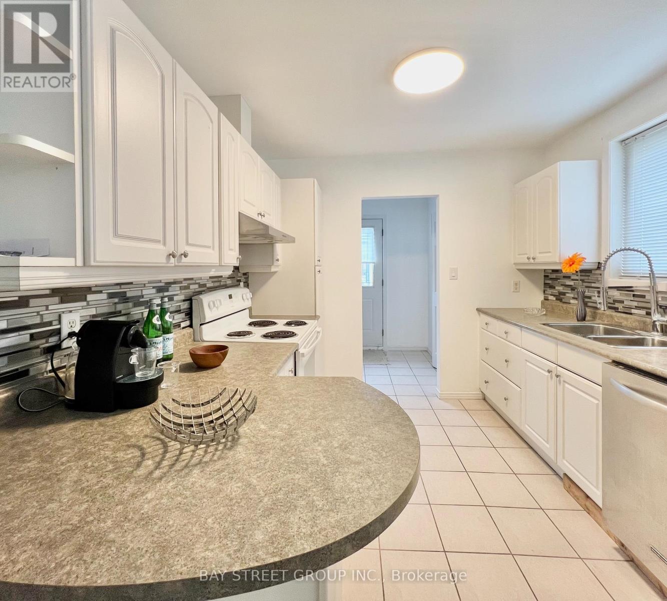 728 Sunnypoint Drive, Newmarket, Ontario  L3Y 2Z8 - Photo 14 - N12114020