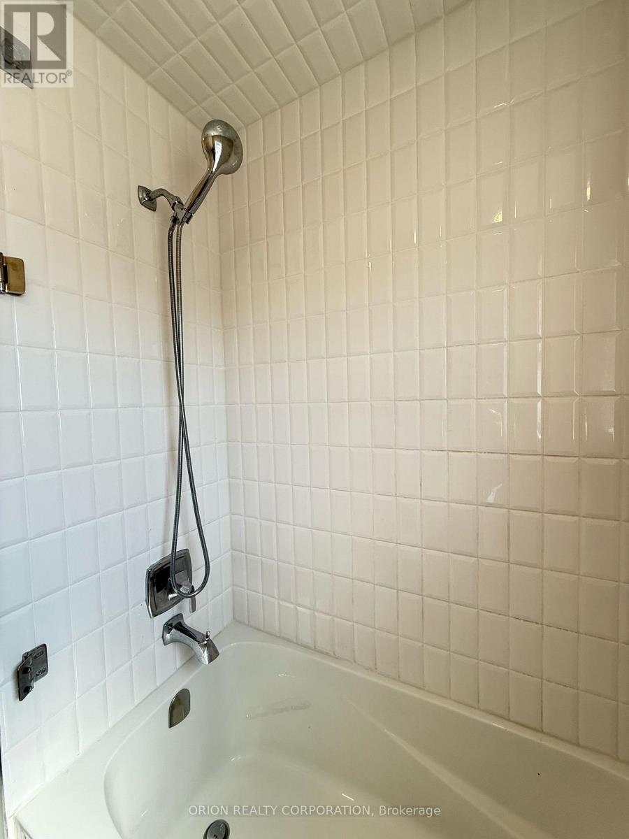 Upper - 1016 Haig Boulevard, Mississauga, Ontario  L5E 2M5 - Photo 27 - W12122120
