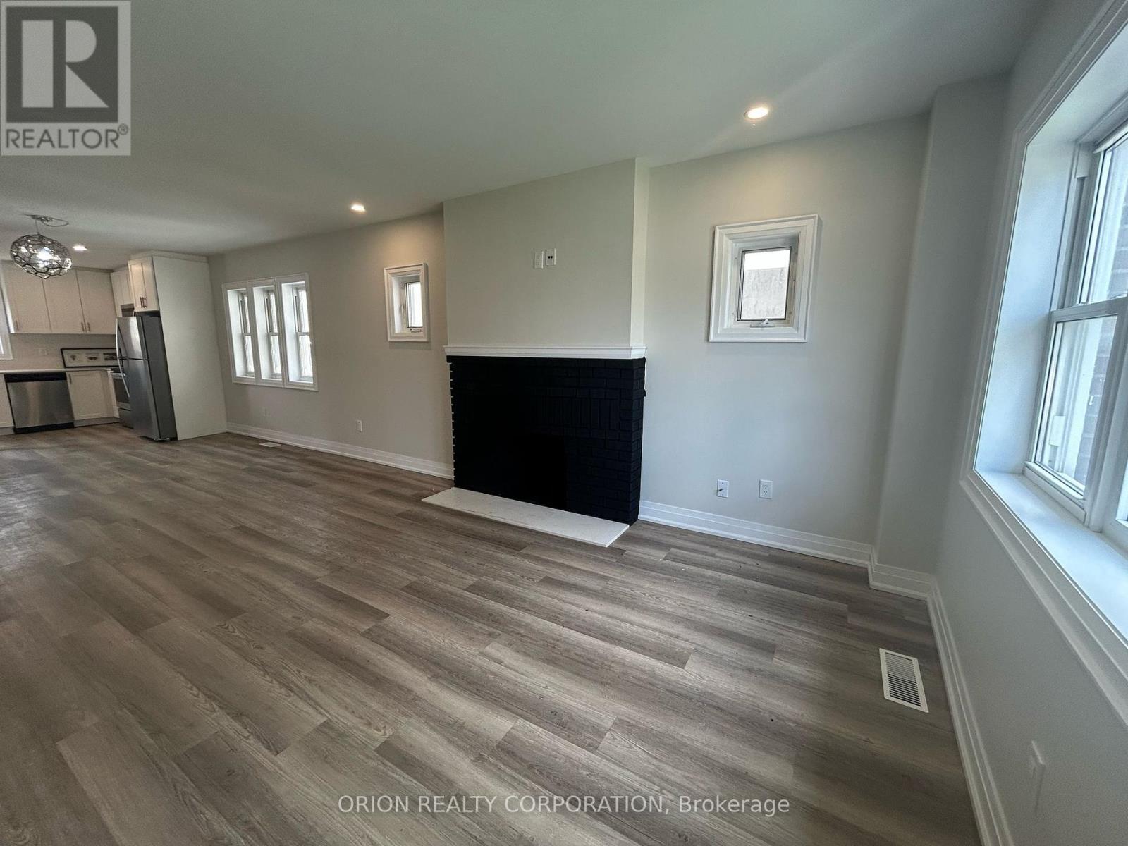 Upper - 1016 Haig Boulevard, Mississauga, Ontario  L5E 2M5 - Photo 4 - W12122120