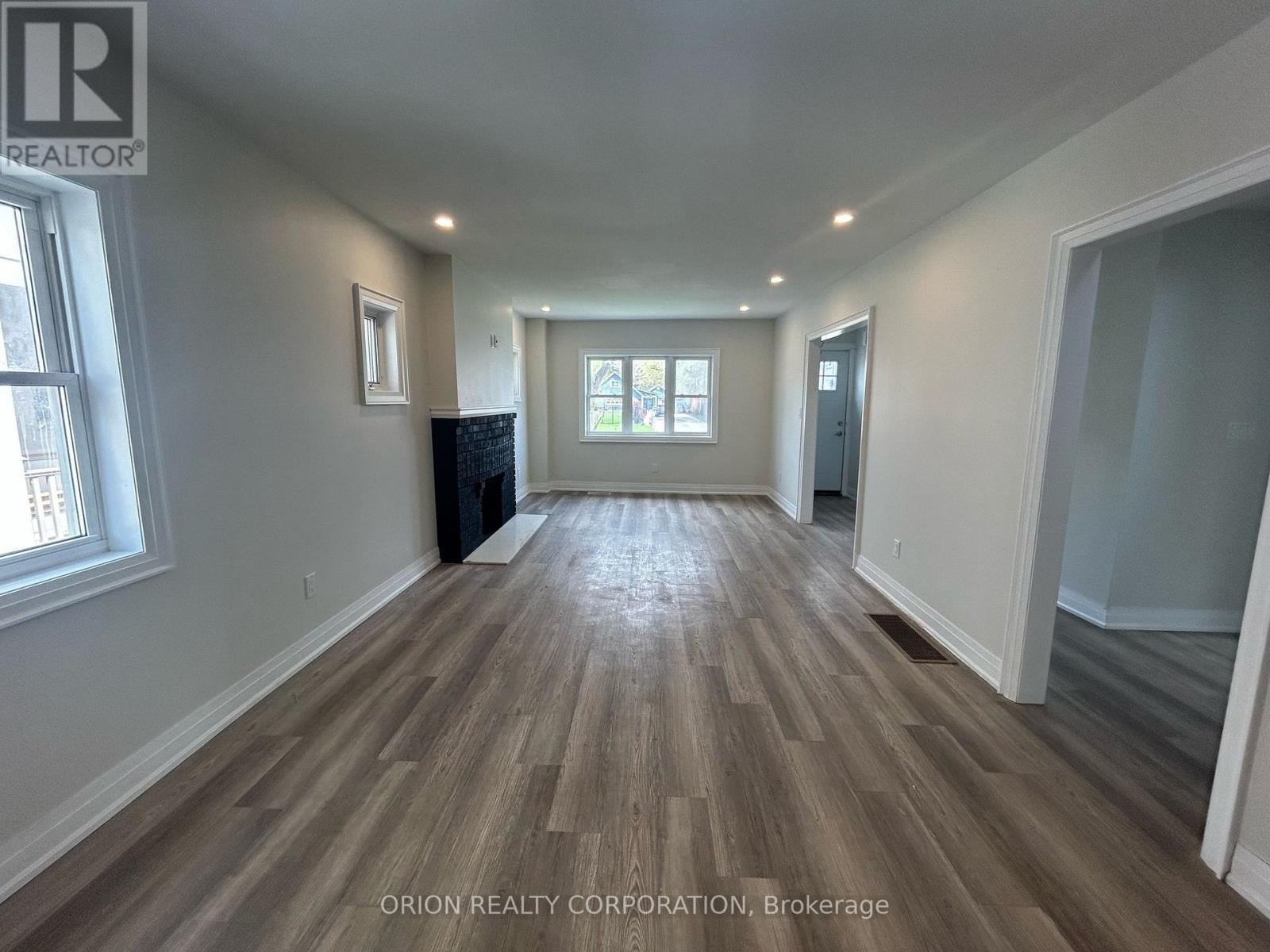 Upper - 1016 Haig Boulevard, Mississauga, Ontario  L5E 2M5 - Photo 5 - W12122120