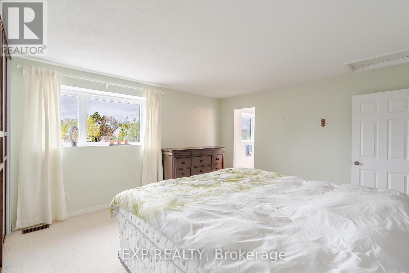 1629 Champneuf Drive, Ottawa, Ontario  K1C 6C1 - Photo 30 - X12130845
