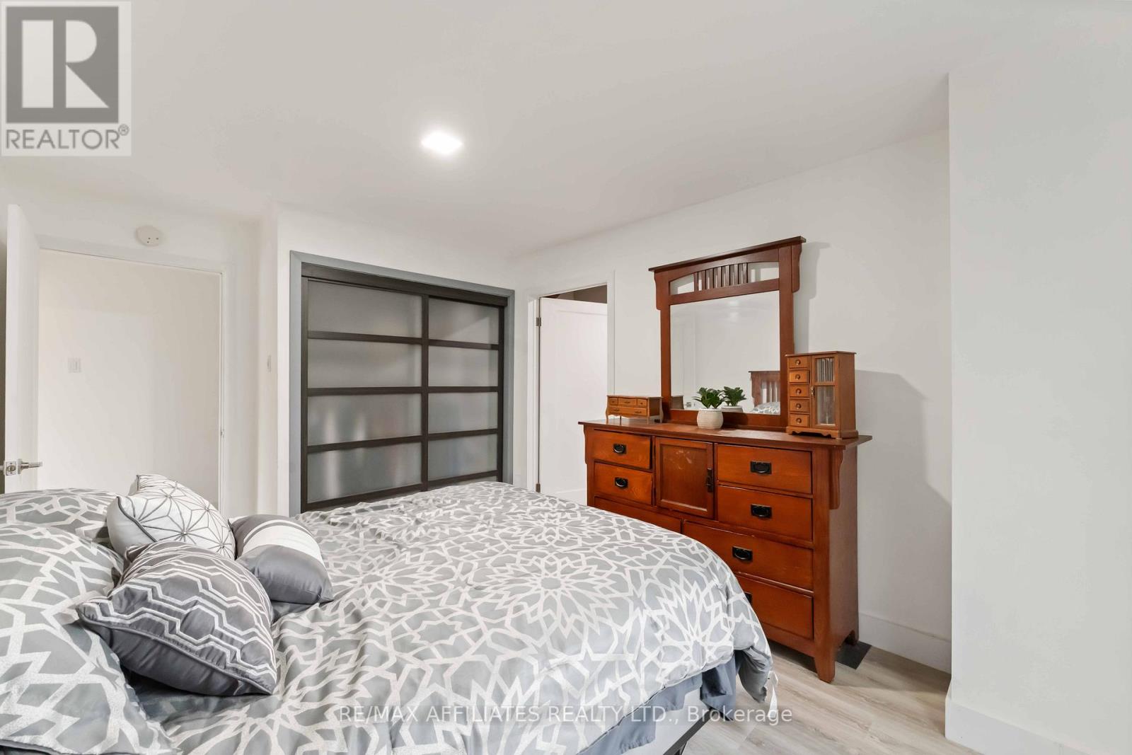 2 Teakwood Court, Ottawa, Ontario  K1K 4B4 - Photo 19 - X12130931
