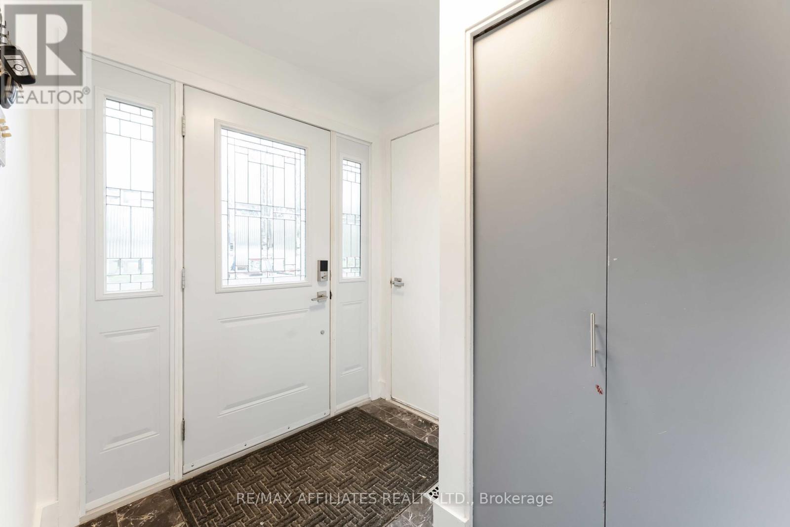 Property at 2 TEAKWOOD COURT image 4