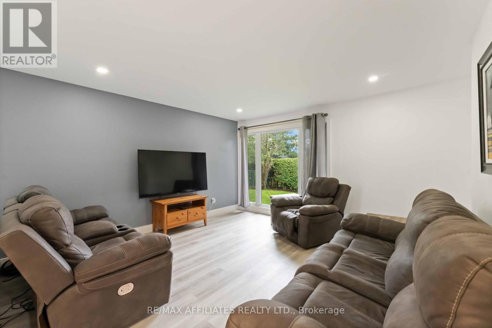 Property at 2 TEAKWOOD COURT image 5