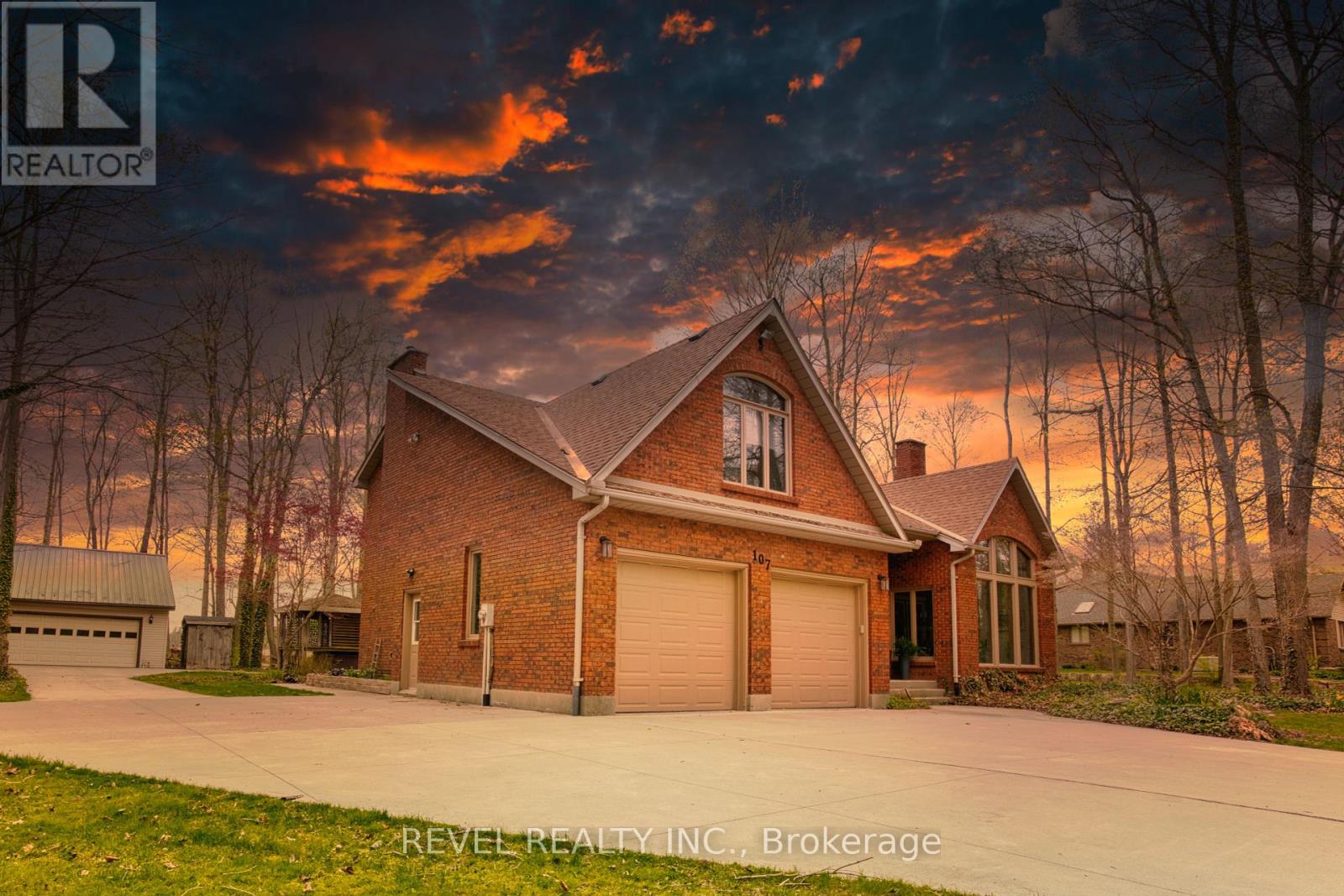 107 LEWIS DRIVE, Middlesex Centre, Ontario