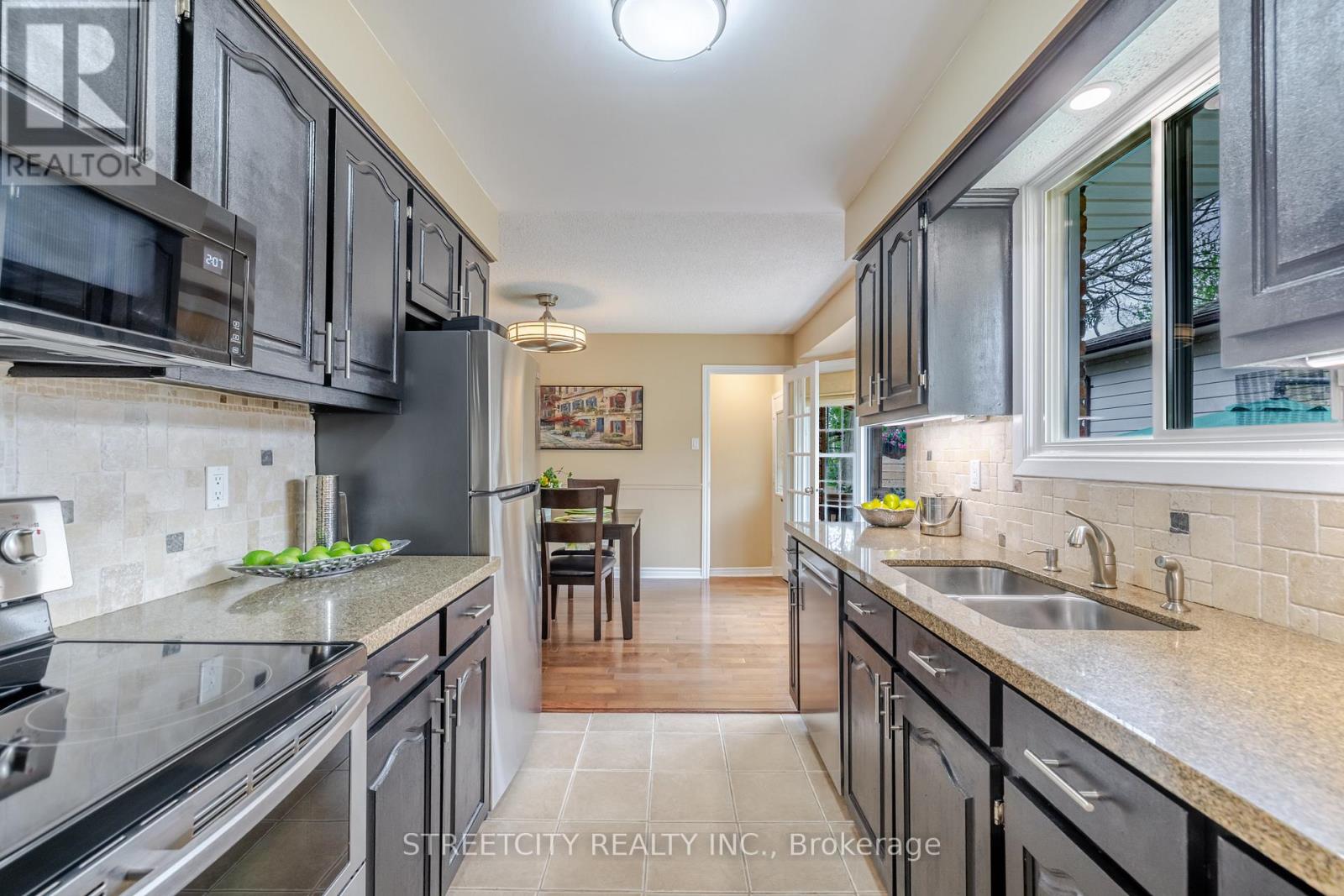 107 Dearborn Avenue, London South, Ontario  N6K 2H4 - Photo 14 - X12130989