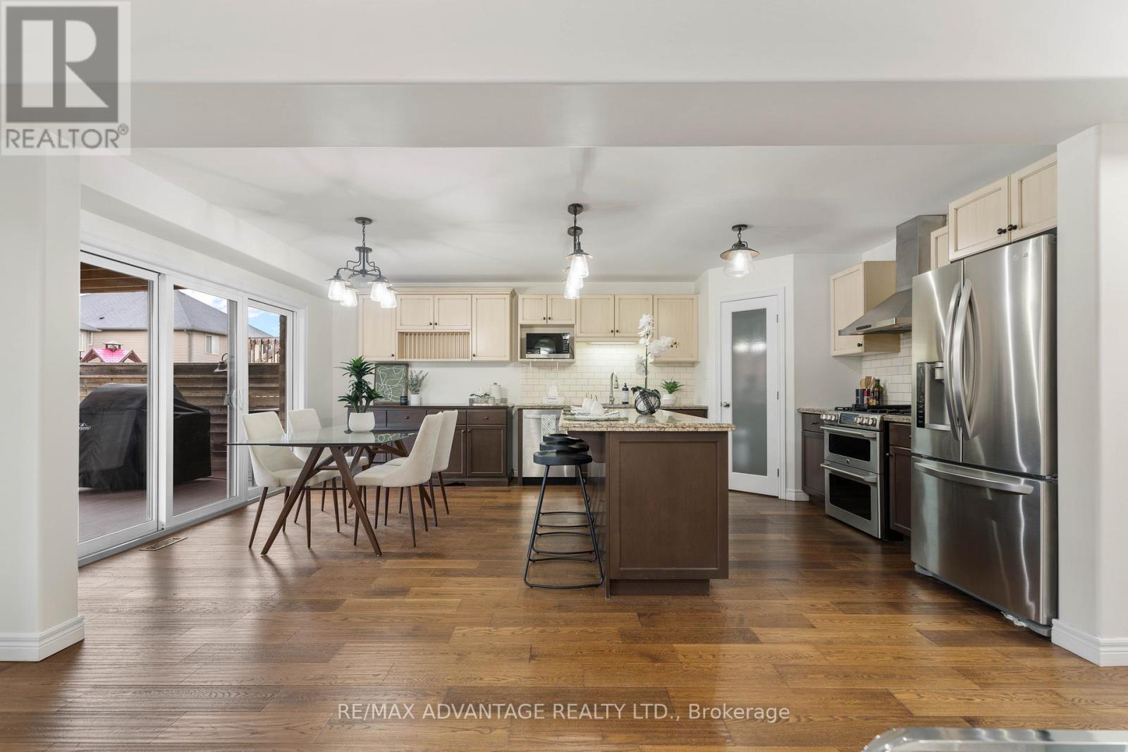15 Norbrook Drive, Hamilton, Ontario  L8E 0G6 - Photo 8 - X12130995