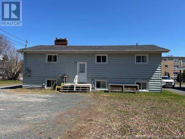 1335 Sunset Drive, Bathurst, New Brunswick  E2A 3N8 - Photo 3 - NB117775