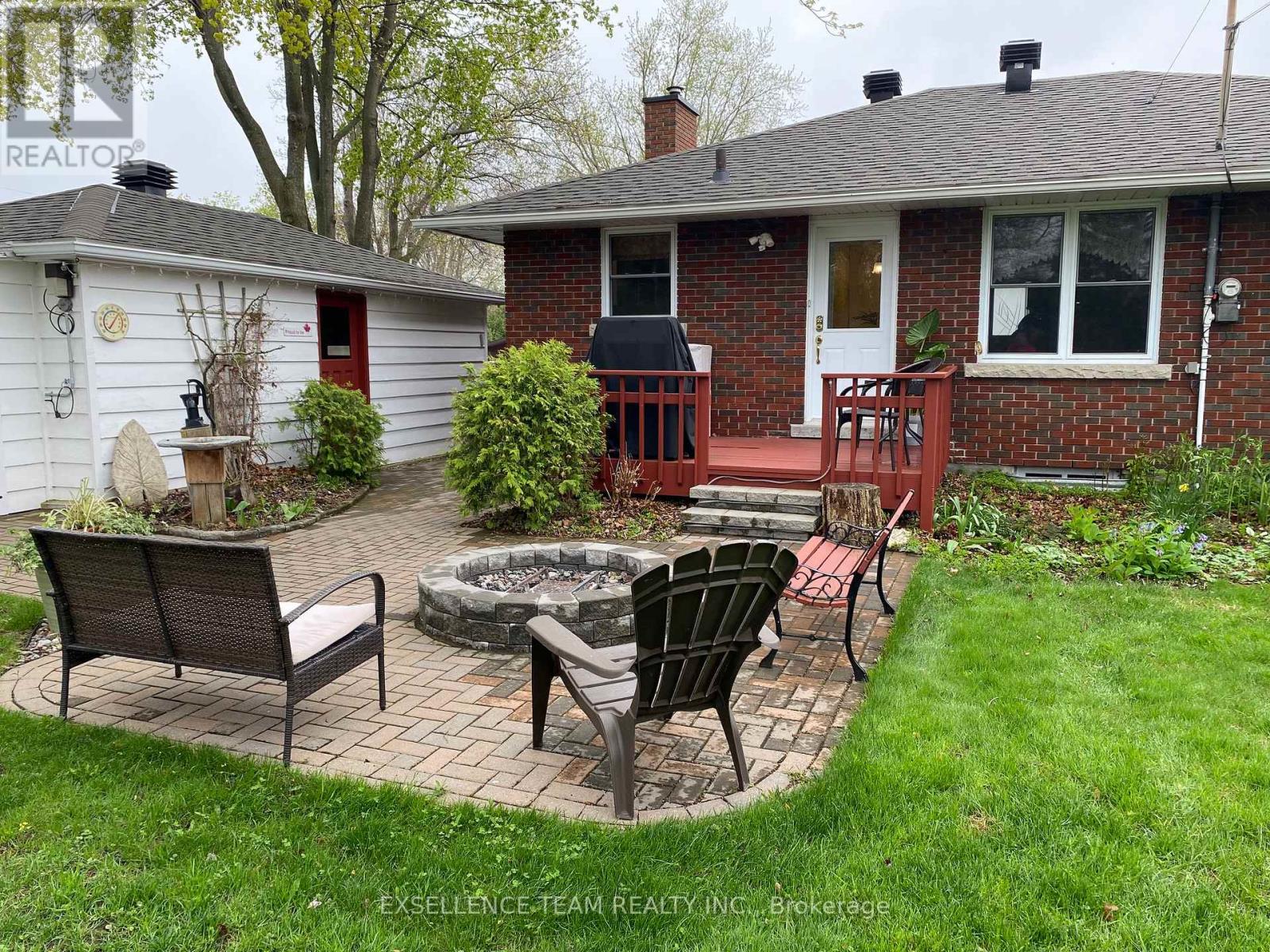 8 Ault Drive N, South Stormont, Ontario  K0C 1M0 - Photo 2 - X12130856