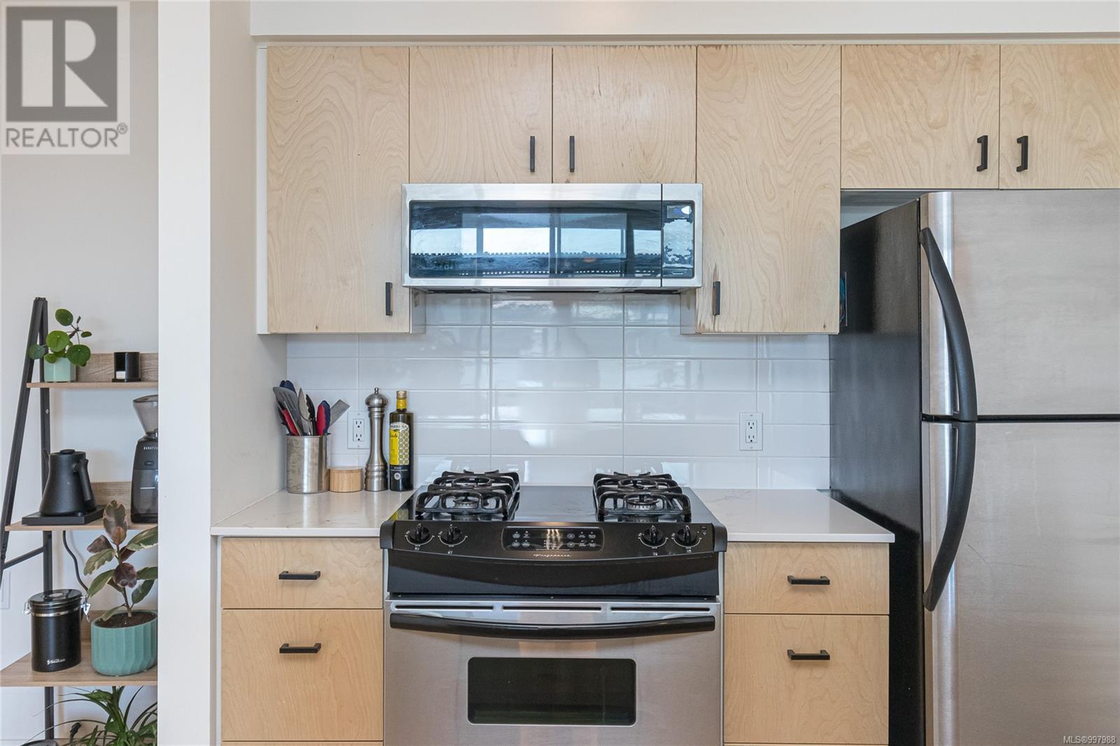 716 160 Wilson St, Victoria, British Columbia  V9A 7P9 - Photo 12 - 997988